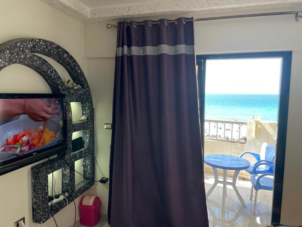 Family With Panoramic Sea View *